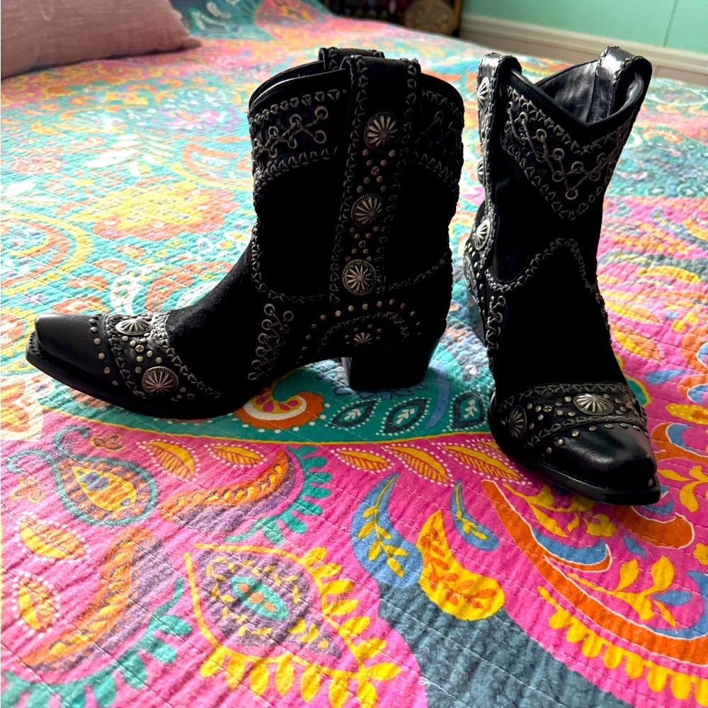 Lane Wind Walker Cowboy BootsWomens8 Black Leather Short Western Snip Toe worn 1